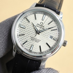 Omega OMEGA использует уникальный дизайн циферблата в сочетании с