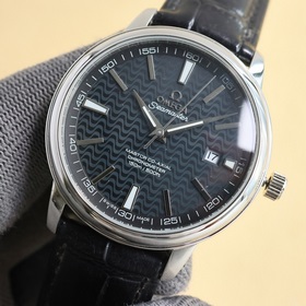 Omega OMEGA использует уникальный дизайн циферблата в сочетании с