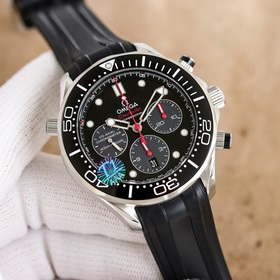 Omega Seamaster 300 метров 1： Четкие линии циферблата, блестящая