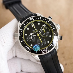 Omega Seamaster 300 метров 1： Четкие линии циферблата, блестящая 