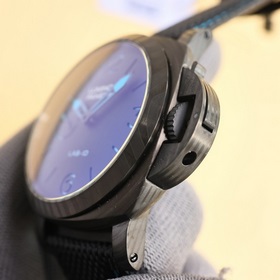 Panerai SUBMERSIBLE BMG-TECH — 47-миллиметровые часы из серии Sub