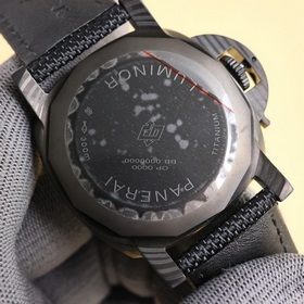Panerai SUBMERSIBLE BMG-TECH — 47-миллиметровые часы из серии Sub
