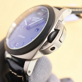 Panerai SUBMERSIBLE BMG-TECH — 47-миллиметровые часы из серии Sub
