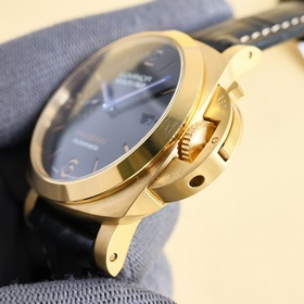 Новейшая версия V7, эксклюзивно в продаже Серия Panerai LUMINOR —