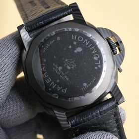Panerai SUBMERSIBLE BMG-TECH — 47-миллиметровые часы из серии Sub