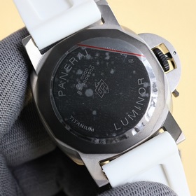 Panerai SUBMERSIBLE BMG-TECH — 47-миллиметровые часы из серии Sub