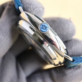 Новая модель V7 Бренд  Panerai Серия  Radiomir Тип механизма 