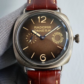 Новая модель Panerai SUBMERSIBLE BMG-TECH — 47-миллиметровые часы