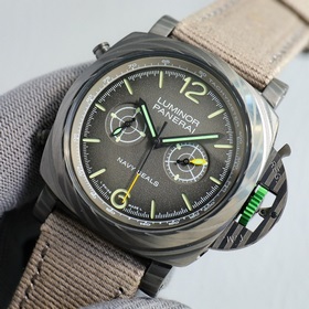Новая модель Panerai SUBMERSIBLE BMG-TECH — 47-миллиметровые часы