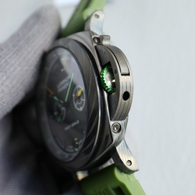 Новая модель Panerai SUBMERSIBLE BMG-TECH — 47-миллиметровые часы
