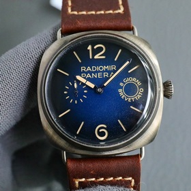 Новая модель Panerai SUBMERSIBLE BMG-TECH — 44-миллиметровые часы