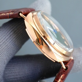 Новейшая версия V7 от Panerai оснащена оригинальным импортным мех