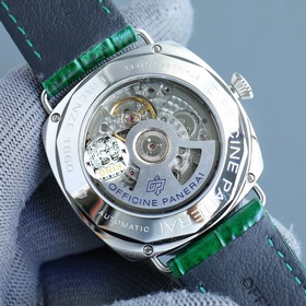Новейшая версия V7 от Panerai оснащена оригинальным импортным мех