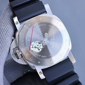 Новейшая версия V7 Panerai SUBMERSIBLE BMG-TECH — 47-миллиметровы