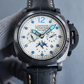Первая премьера от крупного производителя — серия Panerai с реаль