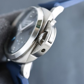 V7 Panerai 2025 Новейшая модель Panerai Бренд： Panerai Серия： LUM