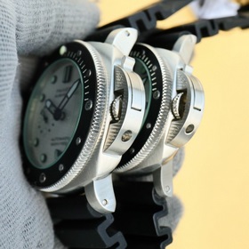 Panerai SUBMERSIBLE BMG-TECH — 44-миллиметровые часы из серии Sub