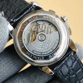 Patek Philippe впечатляет своим появлением. Диаметр циферблата 42