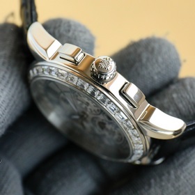 Patek Philippe впечатляет своим появлением. Диаметр циферблата 42