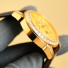 Patek Philippe впечатляет своим появлением. Диаметр циферблата 42