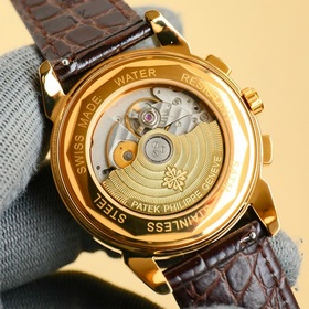 Patek Philippe впечатляет своим появлением. Диаметр циферблата 42