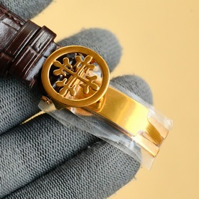 Patek Philippe впечатляет своим появлением. Диаметр циферблата 42