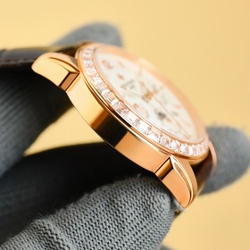 Patek Philippe впечатляет своим появлением. Диаметр циферблата 42