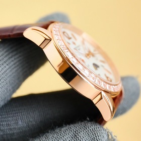 Patek Philippe впечатляет своим появлением. Диаметр циферблата 42
