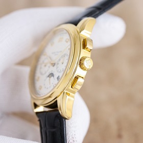 Patek Philippe впечатляет своим появлением. Диаметр циферблата 42