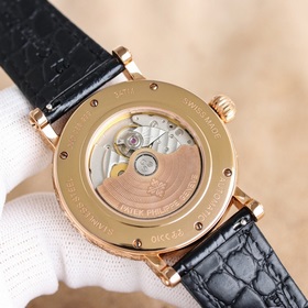 Patek Philippe впечатляет своим появлением. Диаметр циферблата 42