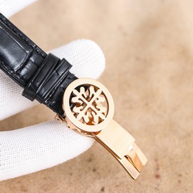 Patek Philippe впечатляет своим появлением. Диаметр циферблата 42