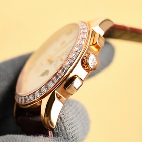 Patek Philippe впечатляет своим появлением. Диаметр циферблата 42