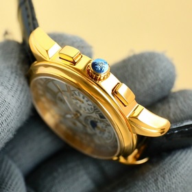 Patek Philippe впечатляет своим появлением. Диаметр циферблата 42