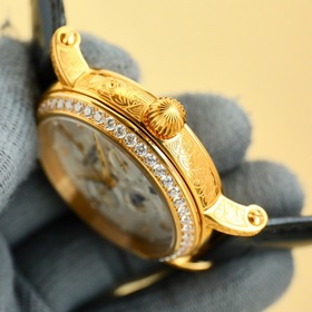 Patek Philippe впечатляет своим появлением. Диаметр циферблата 42
