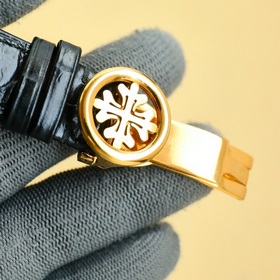 Patek Philippe впечатляет своим появлением. Диаметр циферблата 42