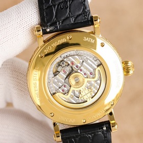 Patek Philippe впечатляет своим появлением. Диаметр циферблата 42