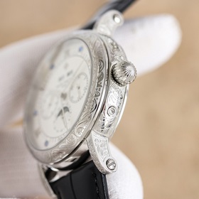 Patek Philippe впечатляет своим появлением. Диаметр циферблата 42