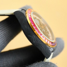 Новинка Rolex ROLEX - серия Cosmograph Daytona из углеродного вол