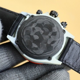 Новинка Rolex ROLEX - серия Cosmograph Daytona из углеродного вол