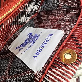 Новейшая мягкая и прочная сумка-тоут от Burberry, изготовленная в