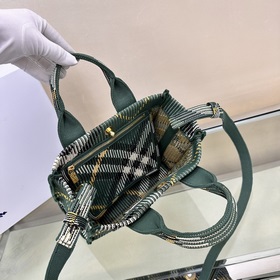 Новейшая мягкая и прочная сумка-тоут от Burberry, изготовленная в