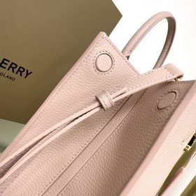 Высококачественная сумка-тоут от Burberry, изготовленная из италь