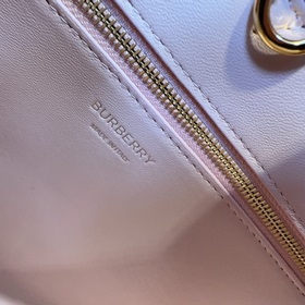 Высококачественная сумка-тоут от Burberry, изготовленная из италь