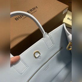 Высококачественная сумка-тоут от Burberry, изготовленная из италь
