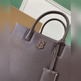 Высококачественная сумка-тоут от Burberry, изготовленная из италь