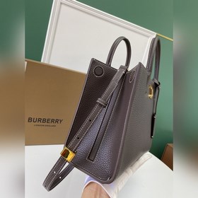 Высококачественная сумка-тоут от Burberry, изготовленная из италь