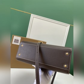 Высококачественная сумка-тоут от Burberry, изготовленная из италь