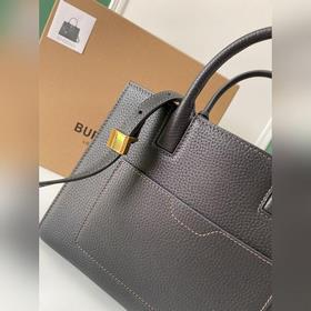 Высококачественная сумка-тоут от Burberry, изготовленная из италь