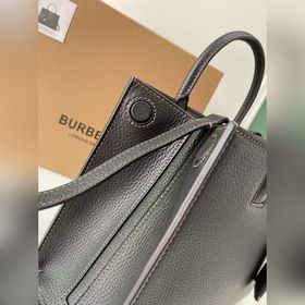 Высококачественная сумка-тоут от Burberry, изготовленная из италь