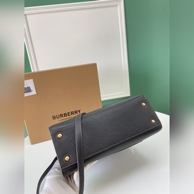 Высококачественная сумка-тоут от Burberry, изготовленная из италь